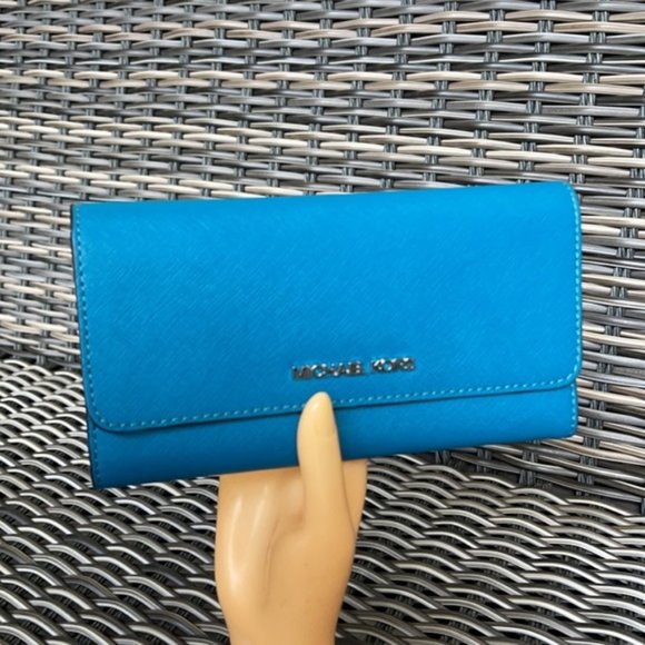 Jet Set Travel Large Trifold Wallet Leather - Picture 15 of 16